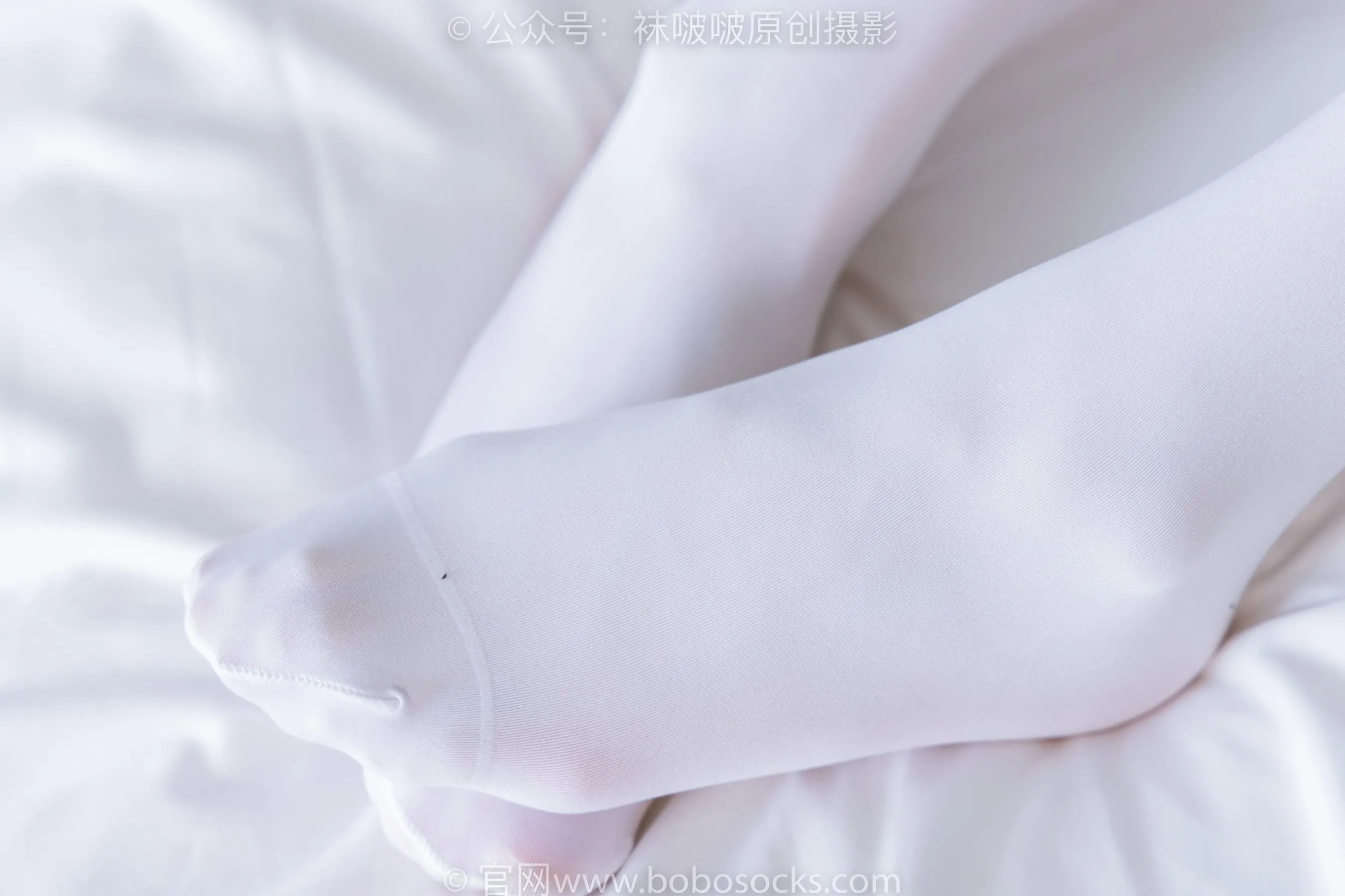 [BoBoSocks袜啵啵]NO.214 小沫-黑色运动鞋、厚白丝 [89P]插图4